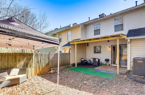 Stone Mountain House | Georgia Townhome - 3 Mi to Stone Mountain Park!