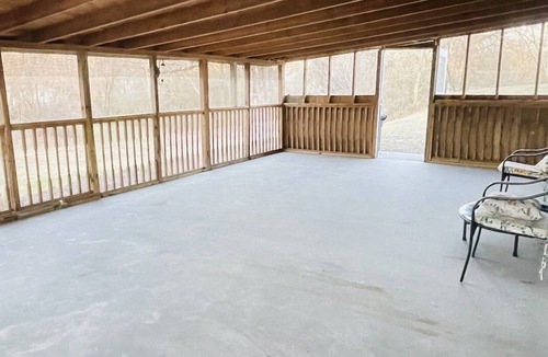 Calhoun House | Get comfy and cozy in this cute cottage in Calhoun!