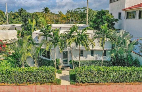 North Beach House | GLAMOROUS BEACH VILLA STEPS FROM THE BEACH