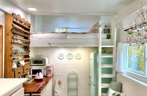Signal Mountain House | Glamping Tiny House Situated in the Tennesse Woods for a Tranquil Escape near Chattanooga