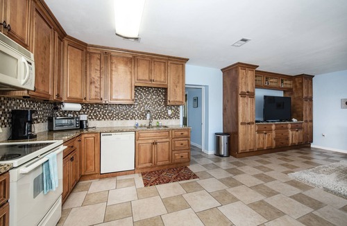 Panacea Condo | Going Coastal in Panacea, Wraparound Balcony, Bay & Marina View, Pool, NO BOATS