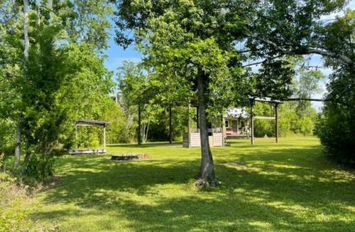 Clarksville RV Rental | Golden Retreat at Bear Creek
