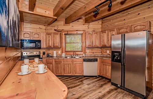 Cosby Cabin | Golden Woods: Private Indoor Pool, Theater, Games