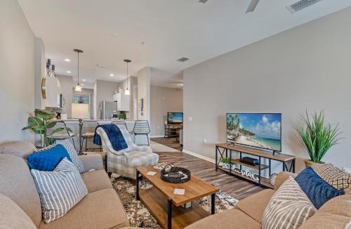 Naples Villa | Golf Condo- Resort Pool- LakeView- 10mi to beaches