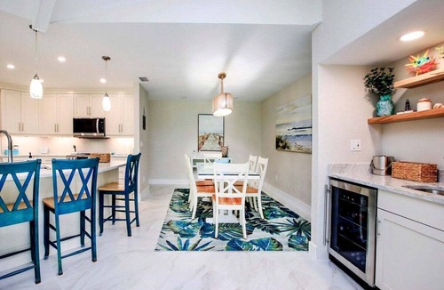 Beachview Country Club Estates House | Golf course pool home on 12th hole of the Sanibel Island Golf Club - Isle Awhile