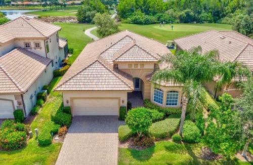 Naples House | Golf Course Views and Resort Amenities Naples Oasis