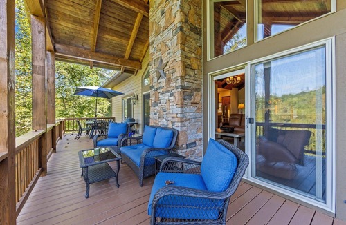 Whittier Condo | Golf Course Views & Mountain Breezes - Your Perfect Condo Getaway