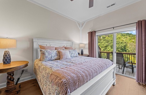 Whittier Condo | Golf Course Views & Mountain Breezes - Your Perfect Condo Getaway
