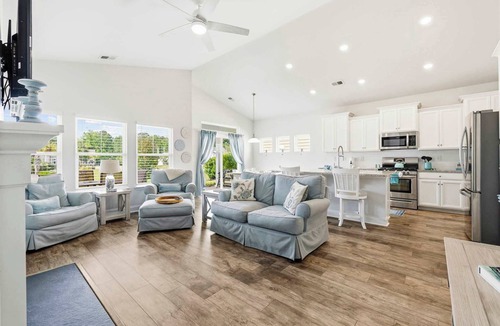 Red Hill House | Golfers Paradise Near Legends Golf and Resort