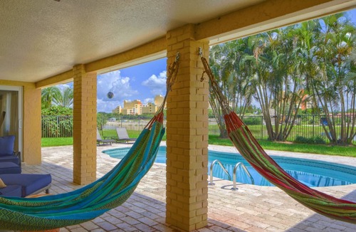 Weston House | Golfview I - Lakeside & private pool