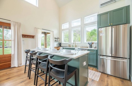 Townsend Cabin | Gorgeous 1BD+Loft Cabin w/River Access + Fireplace