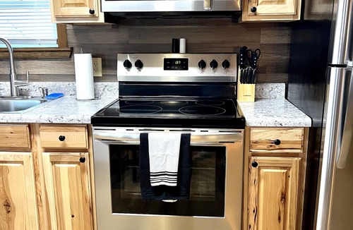 Elizabethton Cabin | Gorgeous 2-bedroom cabin on the Watauga River!