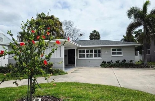 Shore Acres House | Gorgeous 3 BR, 3 bathrooms home on Snell Isle, boating areas