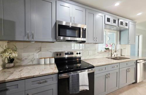 Shore Acres House | Gorgeous 3 BR, 3 bathrooms home on Snell Isle, boating areas