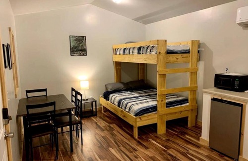 Jamestown Cabin | Gorgeous Cabin Surrounded by Trees in Jamestown, Tennessee