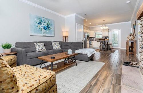 Townsend House | Gorgeous Cades Cove Condo with Community Pool