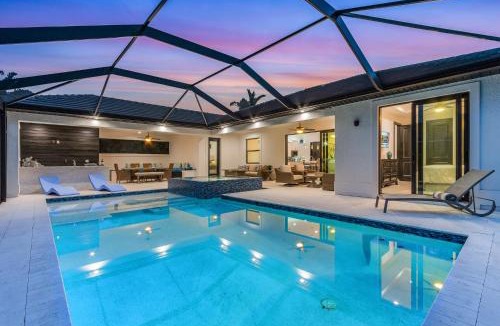 Pelican House | Gorgeous! Heated, Saltwater Pool and Spa, Custom Outdoor Kitchen - Villa Still Waters - Roelens
