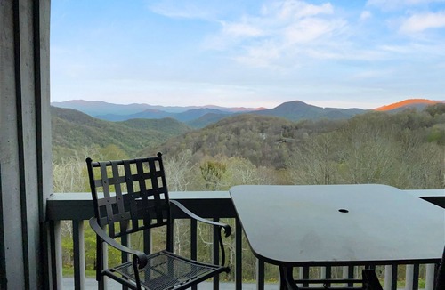 Wolf Laurel House | Gorgeous Mountain Views-Wolf Laurel