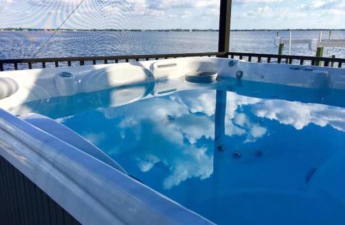 Caloosahatchee Villa | Grand 2-Story Cape Coral Riverfront Villa - Riverhouse Princess