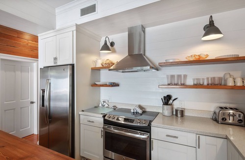 Uptown - Upper Duval House | ~ GRAND MAISON ~ Spacious home on Duval St with pool and 4 ensuite bedrooms.