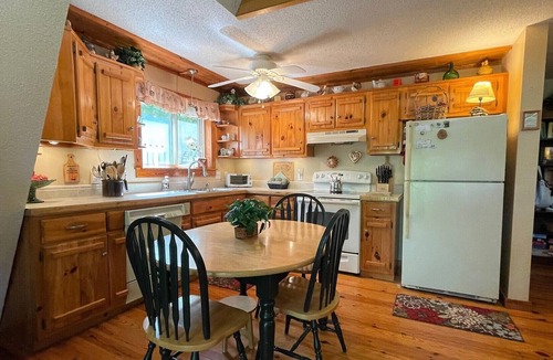 Andrews Cabin | Granny Squirrel Getaway
