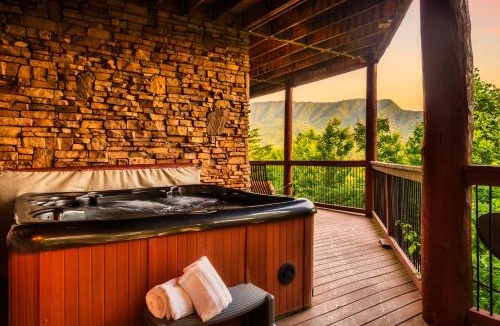 Pittman Center Ski Chalet | Great Alpine - 4 KingSuites- July Deals-Views-Hot Tub-FirePit-GameRm