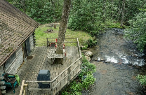 Kyle Cabin | Great Creekside Hideaway Rustic Cabin - Secluded, Creekside Family Cabin