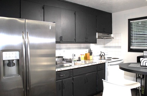 McDonough Apartment | Great Extended Work Stays-Pet-Friendly Cozy 1BR, Driveway Parking, 30M from Downtown Atlanta