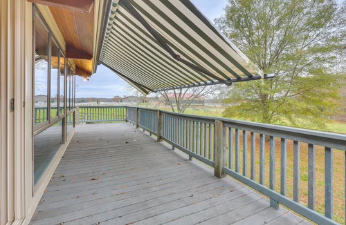 Siler City House | Great for Groups! Farmhouse in Jordan Lake Area