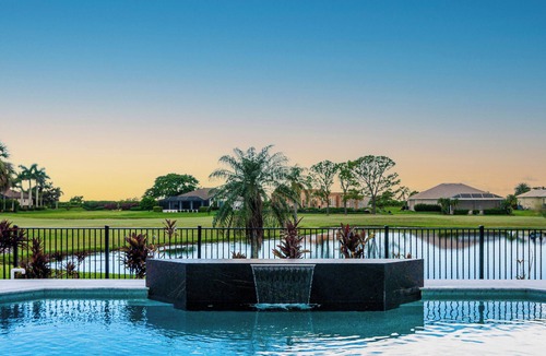 Cape Coral Villa | Great Getsme – Luxury Lakefront Villa with Pool, Jacuzzi & Golf Course Views