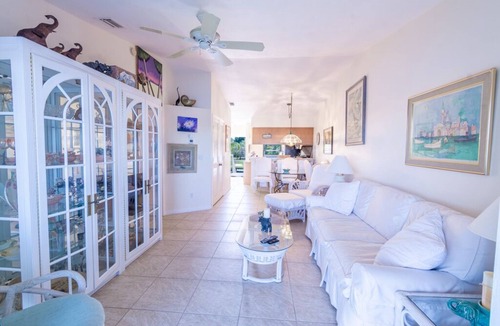 Hammock Bay Condo | Great location 5 minutes to Marco Island and many Golf Courses! Cozy 2 bedrooms