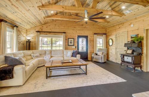 Jasper House | Great Outdoor Space: 'Margy's Farmhouse' in Jasper