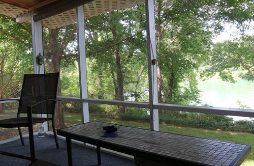 Lone Rock House | GREAT VIEW OF THE WHITE RIVER