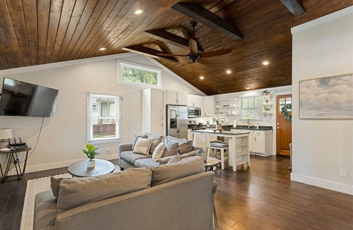 Highland Park Cottage | Greenwood Cottage | Hot Tub + Close to Downtown