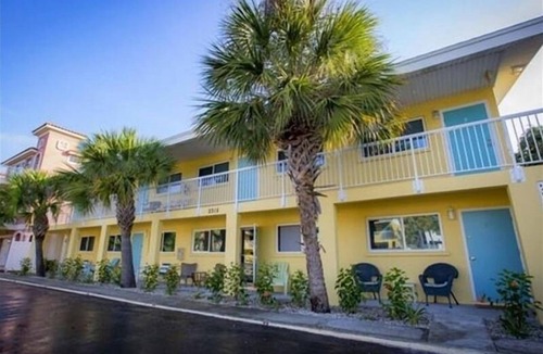 Bradenton Beach Condo | Ground Floor Condo with Pool - Walking Distance to the Beach