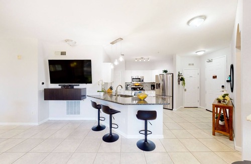 Loughman Condo | Ground floor condo with shared hot tub & pool, WiFi, lanai, W/D, & AC