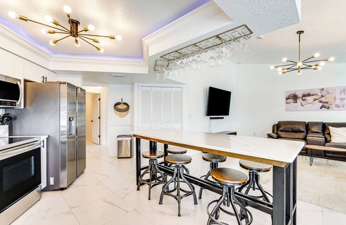 Charlotte County House | Group Getaway: Luxe Lakeside Gem in Port Charlotte