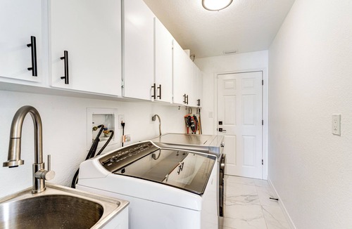 Charlotte County House | Group Getaway: Luxe Lakeside Gem in Port Charlotte