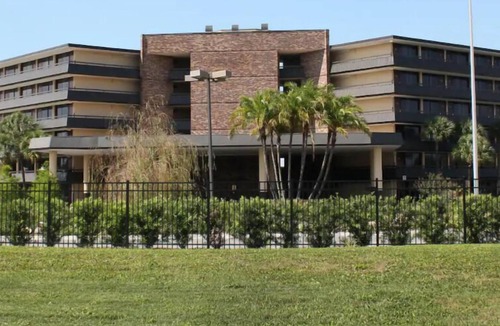 Florida Central Atlantic Coast House | Group Theme Park Adventure! Free Shuttle, Restaurant, Pool, Near Walt Disney World