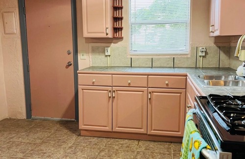 Griffin Heights House | Groups-1 mi to Stadium-dog friendly-fence yrd