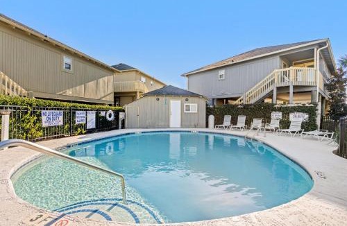 Myrtle Beach House | Guest Cottages #55G - Short Walk to Ocean