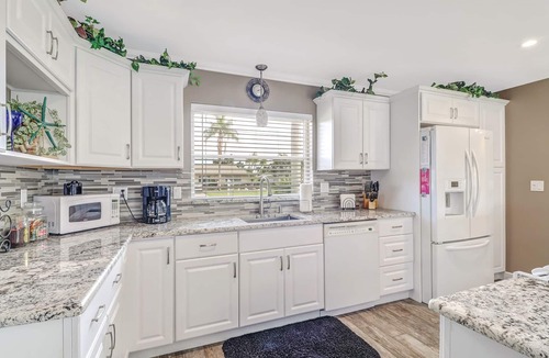Caloosahatchee House | Gulf Access Paradise: Sunshine, Pool & Perfect Location