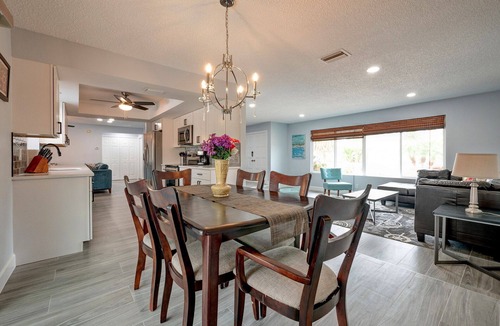 Yacht Club Villa | Gulf Coast Getaway-Pool/Beach/Dining & Excursions and minutes to Gulf of Mexico
