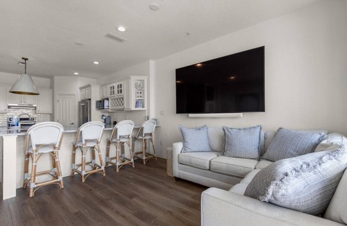 White Sands House | Gulf Front conveniences with resort amenities!