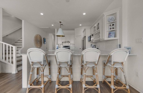 White Sands House | Gulf Front conveniences with resort amenities!