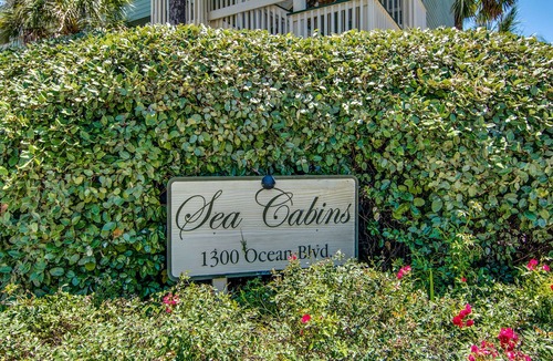 Isle of Palms Villa | Gulf-front villa near restaurants & state park with beach access, pool & pier