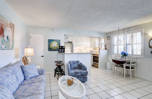 St. Pete Beach Condo | 🐚 Gulf Winds Ground-Floor Condo — Beachy Vibes & Easy Access