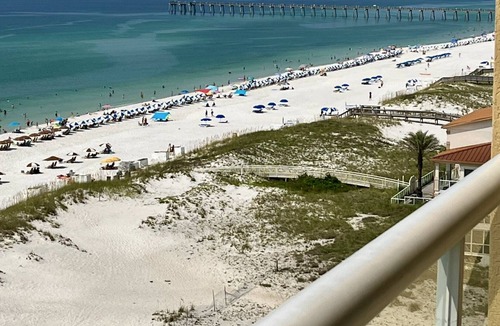 Pensacola Beach Condo | 𝔾𝕦𝕝𝕗𝔽𝕣𝕠𝕟𝕥 Emerald Isle- "My Blue Heaven" 5-Star Reviews/Walk to All