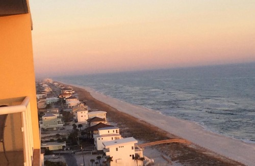 Pensacola Beach Condo | 𝔾𝕦𝕝𝕗𝔽𝕣𝕠𝕟𝕥 Emerald Isle- "My Blue Heaven" 5-Star Reviews/Walk to All