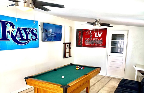 Bayview House | Gulfport Cottage by the Beach, Restaurants, & Marina